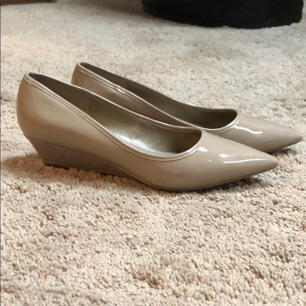 Beige wedge with pointed toe